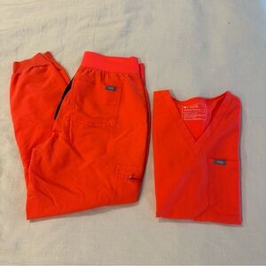 Figs Scrub Set in Fiery Coral